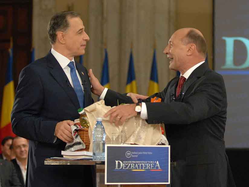 Mircea Geoana, the Social Democratic Party (left) and Traian Basescu, the Liberal Democratic Party (right) during the single presidential debate on TV. Photo source: www.basescu.ro